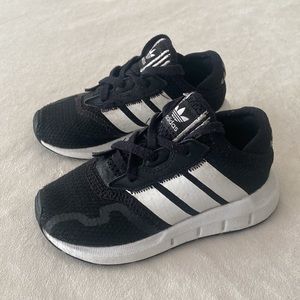 🧸 Adidas Toddler Sneakers 🧸